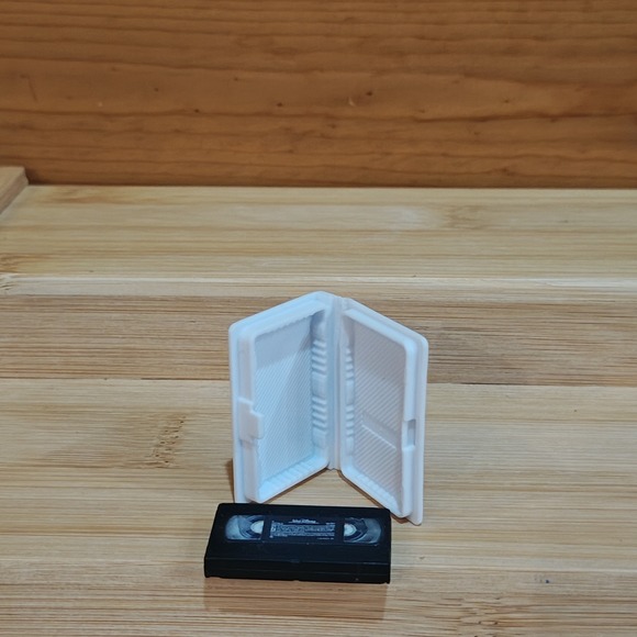 Little Mermaid VHS Case Zuru 5 Surprise Disney Mini Brand Disney SERIES 3 Micro - Picture 6 of 7